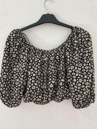 Top Bershka floral negro talla S