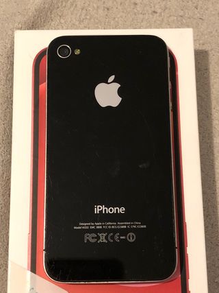 iPhone 8 Negro y iPhone 4