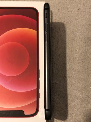 iPhone 8 Negro y iPhone 4