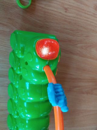 Oruga interactiva musical,con cuerda para tirar