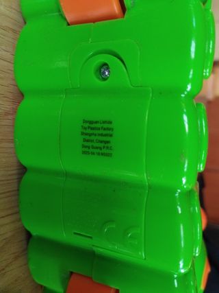 Oruga interactiva musical,con cuerda para tirar