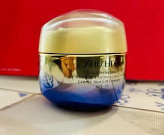 Shiseido Vital Perfection Crema Giorno SPF30