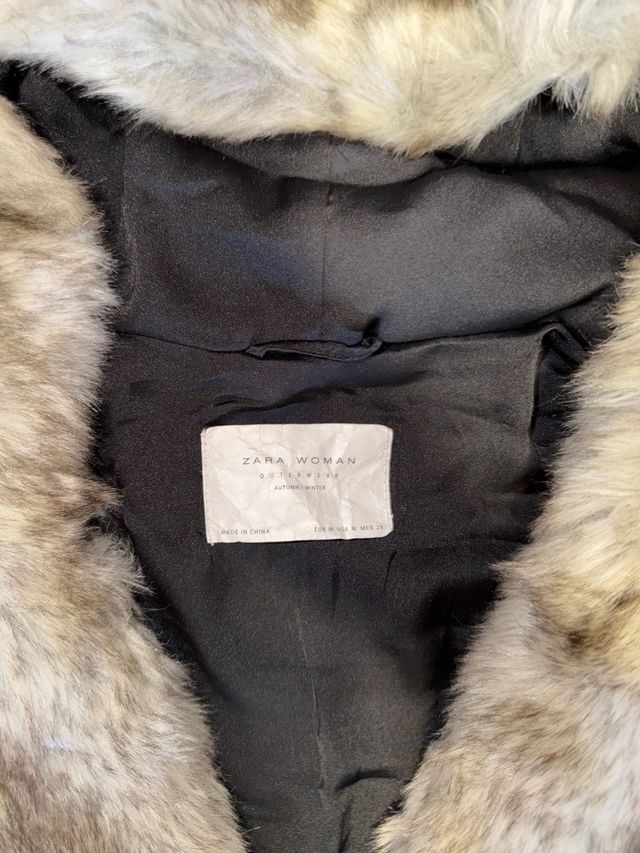 Abrigo pelo sintético capucha