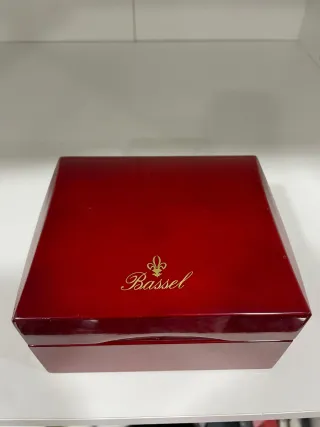 Expositor de Reloj Bassel Rojo y Dorado