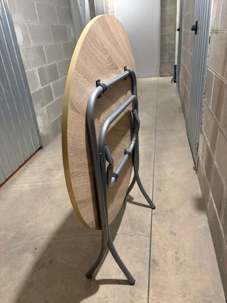 Tavolo rotondo pieghevole in legno