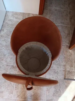 Pouf antico in pelle marrone