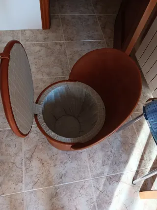 Pouf antico in pelle marrone