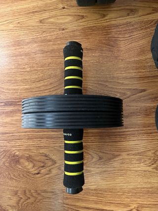 Attrezzatura per addominali, manubri e rullo