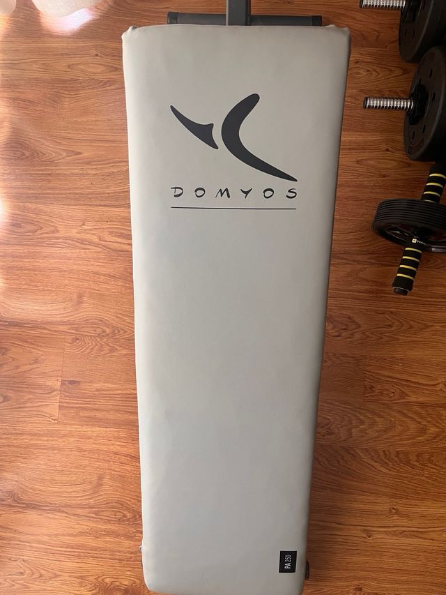 Attrezzatura per addominali, manubri e rullo