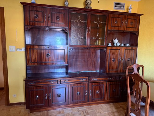 Mueble de salón madera y cristal