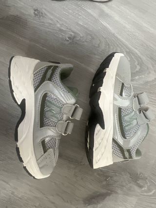 Zapatillas deportivas New balance.