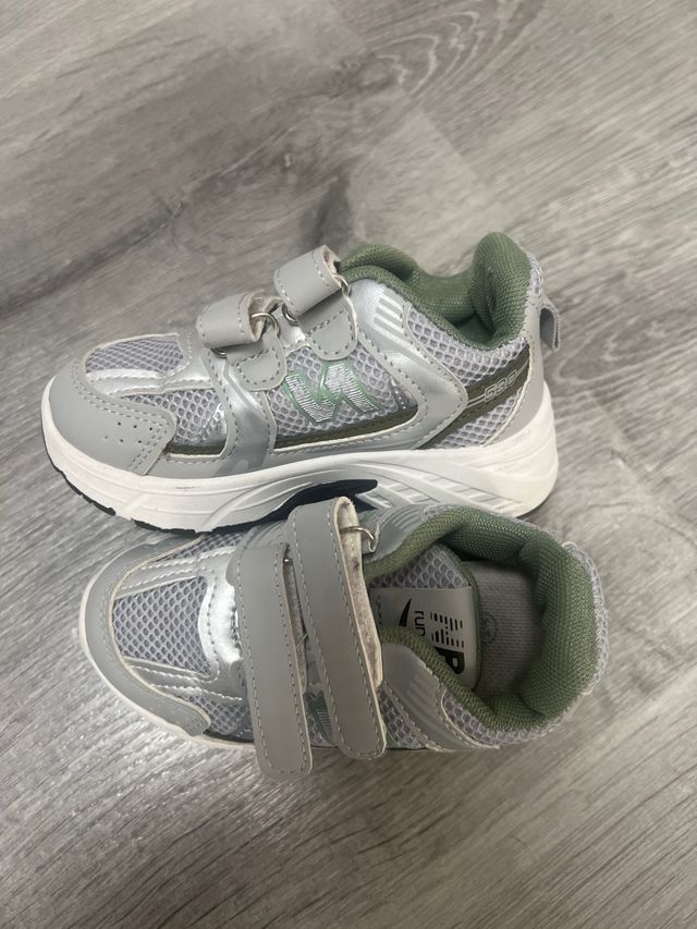 Zapatillas deportivas New balance.