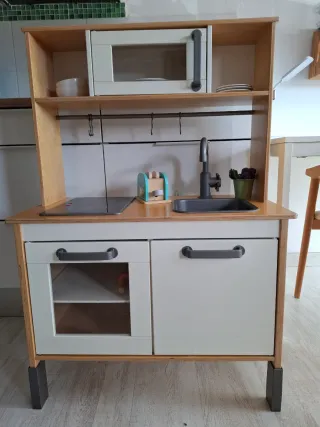 Cucina in legno IKEA per bambini