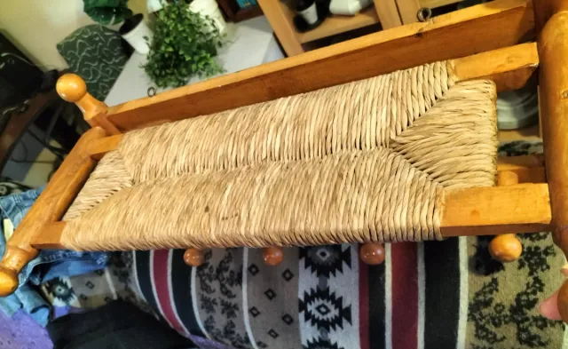 Perchero vintage madera maciza y mimbre