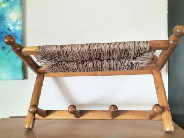 Perchero vintage madera maciza y mimbre