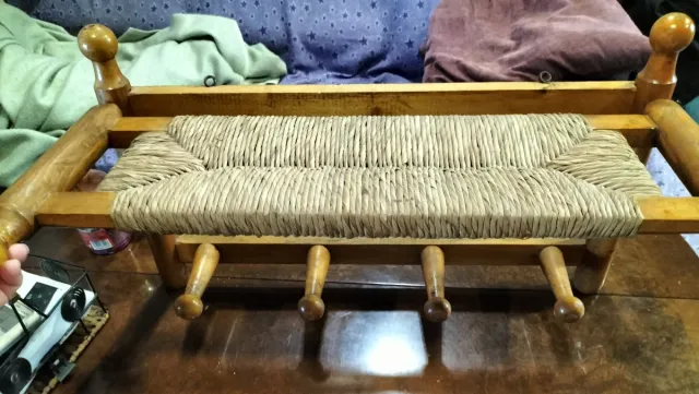Perchero vintage madera maciza y mimbre
