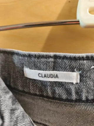 Pantalón vaquero Mango gris t 40, modelo Claudia.