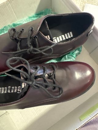 Zapatos de plataforma morados y negros