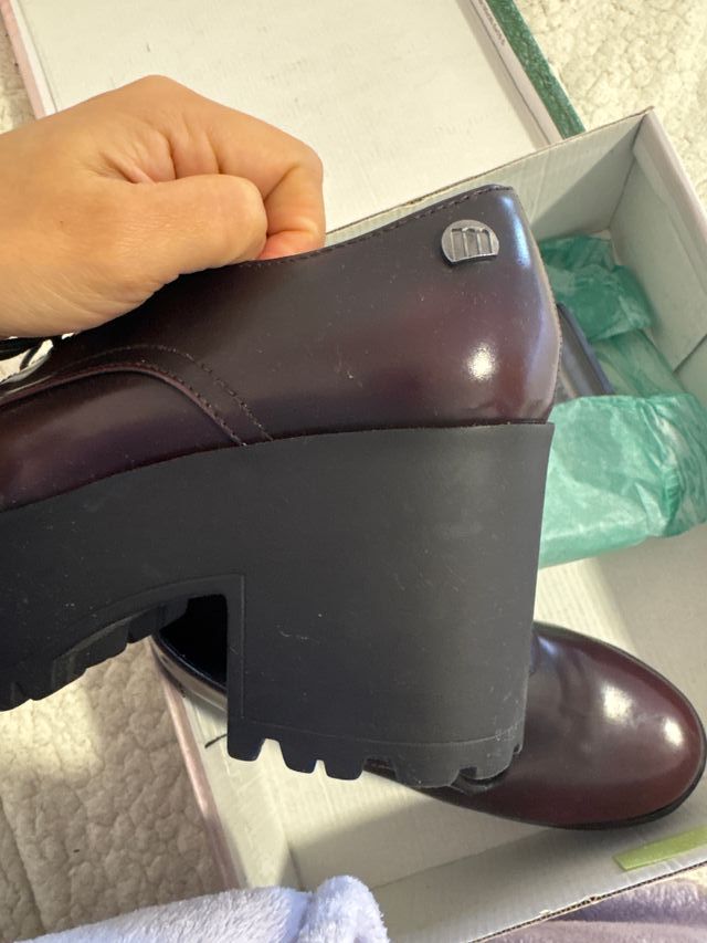 Zapatos de plataforma morados y negros