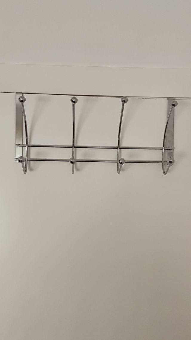 Perchero de puerta metálico plateado