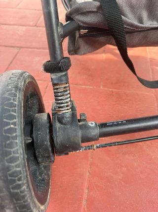 Carrito de bebé gris