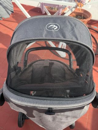 Carrito de bebé gris