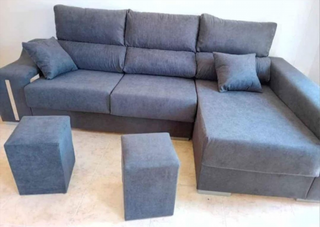 Divani chaise longue con pouf e cuscini