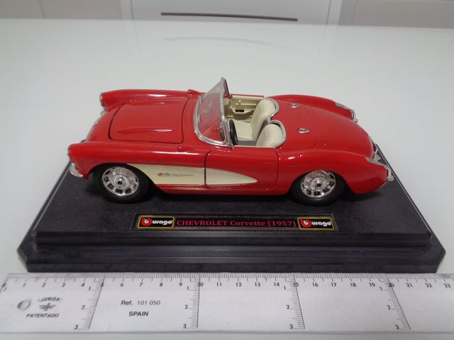 Burago Chevrolet Corvette 1957 1/24