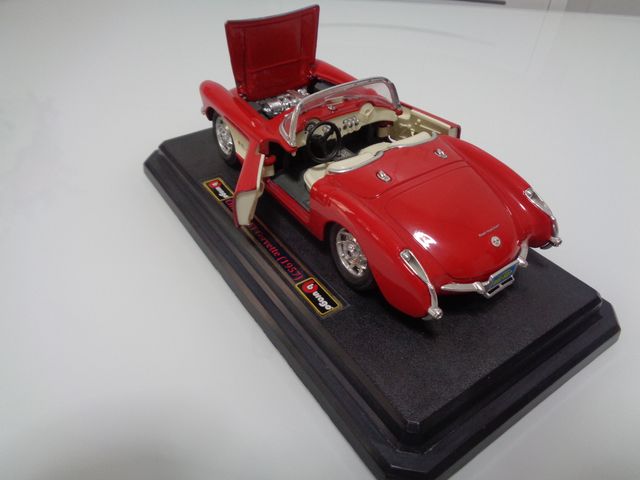 Burago Chevrolet Corvette 1957 1/24