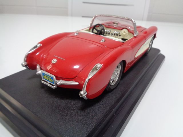 Burago Chevrolet Corvette 1957 1/24