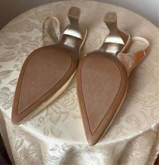 Zapatos de tacón Patricia Miller dorados champán