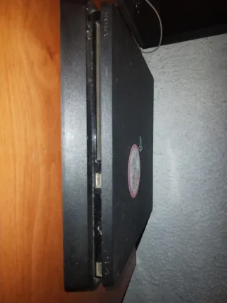 PS4 Slim 500GB + Mando Nuevo + 3 Juegos