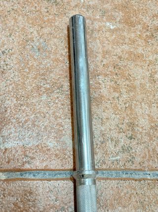 Barra de gimnasio cromada