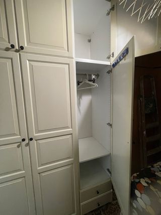 Armario blanco de madera