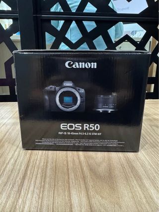 Cámara Canon EOS R50 + Objetivo 18-45