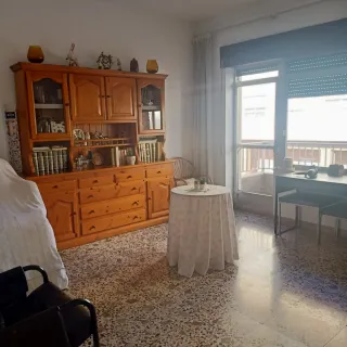 Casa con local comercial y terraza