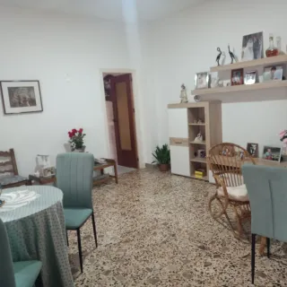 Casa con local comercial y terraza