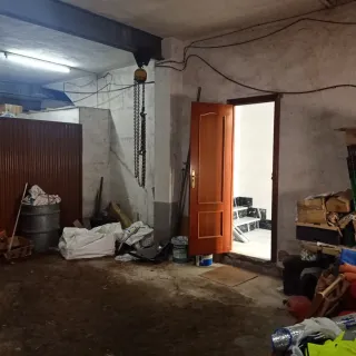 Casa con local comercial y terraza