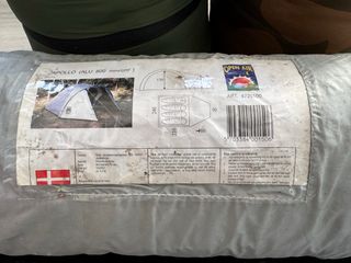 Tienda campaña y 2 sacos dormir