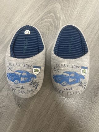 Zapatillas DMB Shoes Talla 28 coche azul.