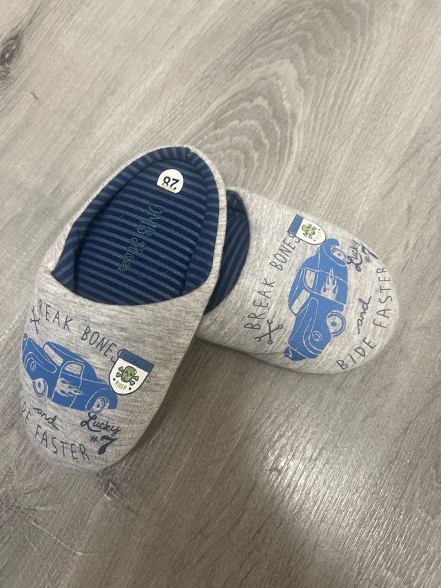 Zapatillas DMB Shoes Talla 28 coche azul.