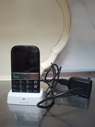 Cellulare Alcatel Nero con Base di Ricarica