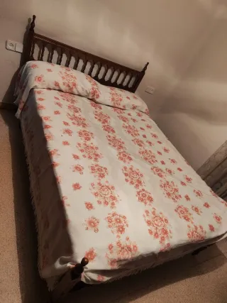 Cabecero y piecero de madera y tela