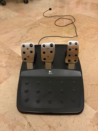 Thrustmaster T300 Ferrari Alcantara + pedali G25