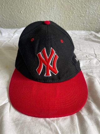 Gorra New York Yankees Negra y Roja