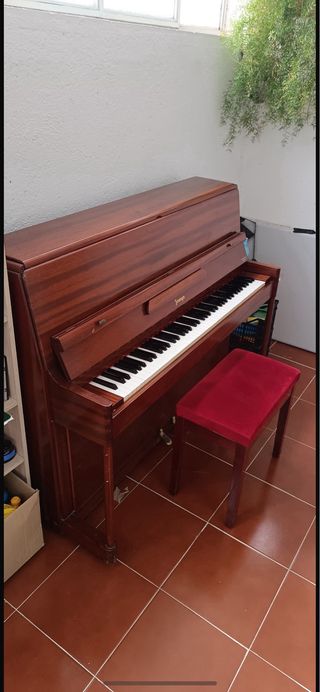 Piano Acústico Marrón