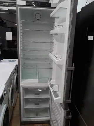 Nevera marca Liebherr altura 2 metro ancho 60cm cl