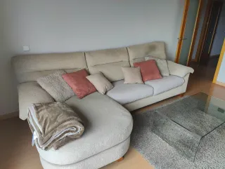 Sofá Chaiselongue 276 cm ancho. Color beige arena