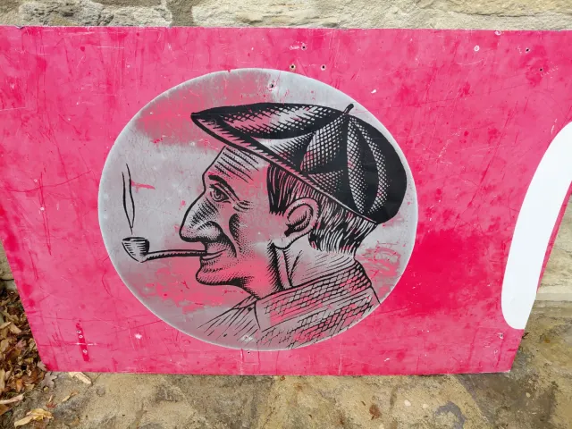 Chapa Publicidad Vintage Hombre Fumando
