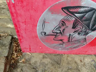 Chapa Publicidad Vintage Hombre Fumando